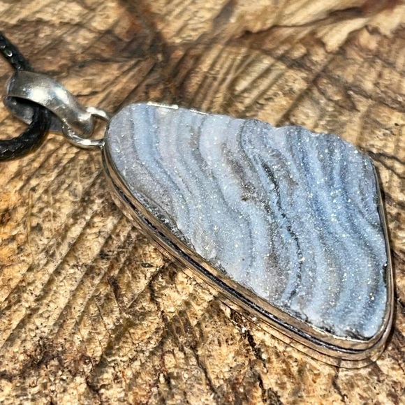 Gray Blister Solar Quartz Pendant 2 1/4” - Picture 9 of 11